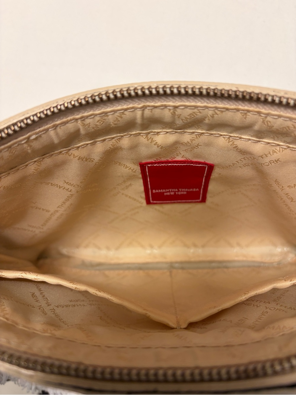 Samantha Thavasa New York Cross-body Bag - Picture 4 of 7
